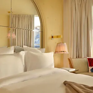 9confidentiel 4*, Paris França