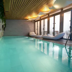 B55 4*, Paris França
